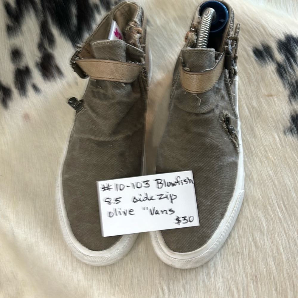 Blowfish side zip, low top, sneakers